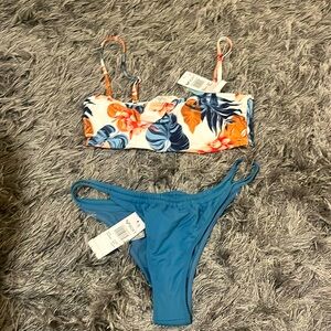 Roxy SD Beach Classic Mini Bottom, Roxy Full coverage Top. Both size Medium.